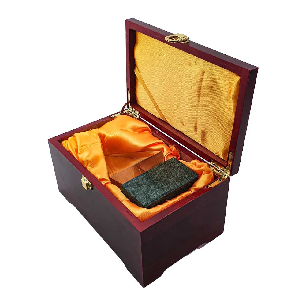 BYFT004201 Diamond Shaped Crystal Awards Transparent and Green Set of 1 C.jpg