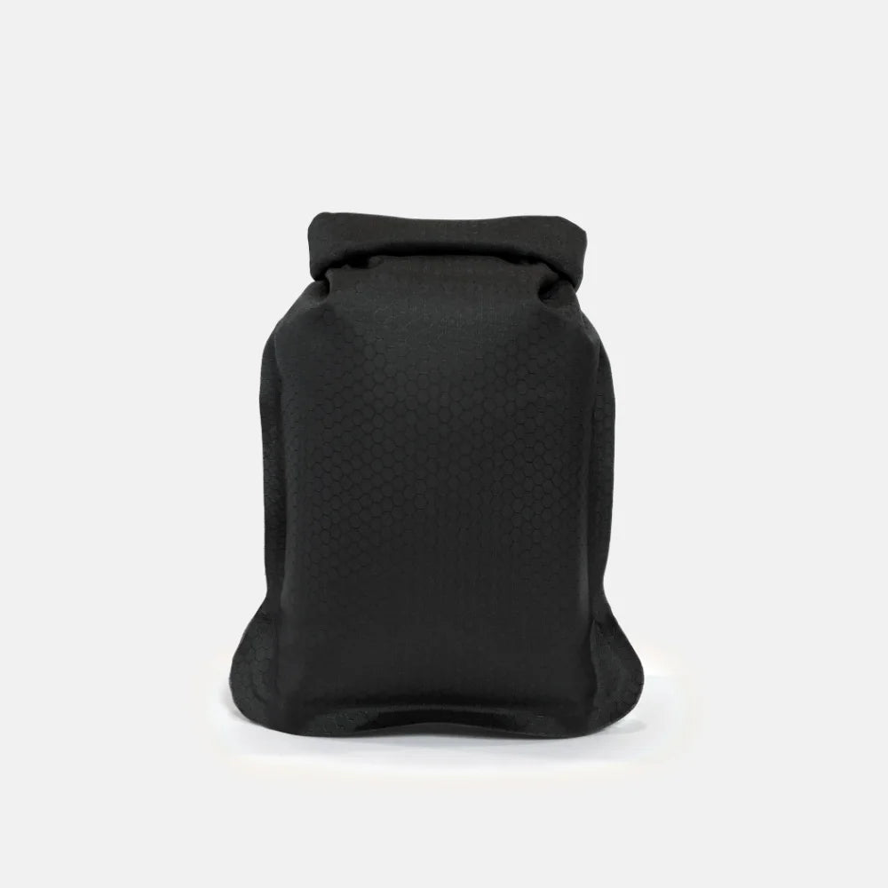 BYFT012135 Matador FlatPak Soap Bar Case Charcoal A.webp