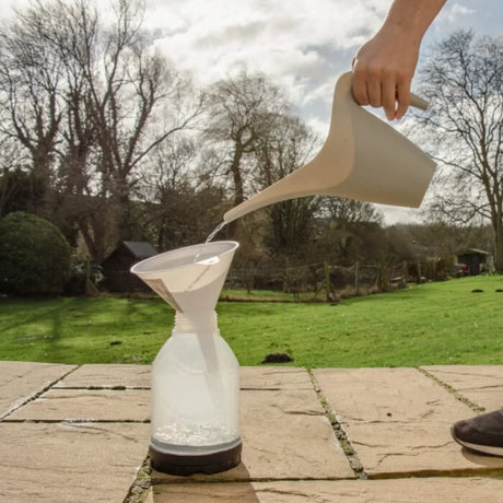 BYFT012441 STV No Spill Spouted Watering Jug 1L Assorted Colours A.webp