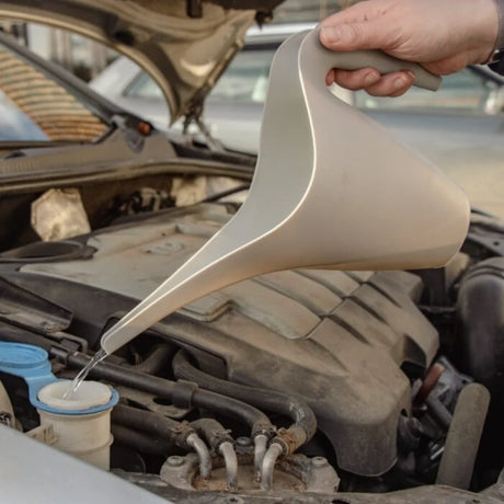 BYFT012441 STV No Spill Spouted Watering Jug 1L Assorted Colours B.webp