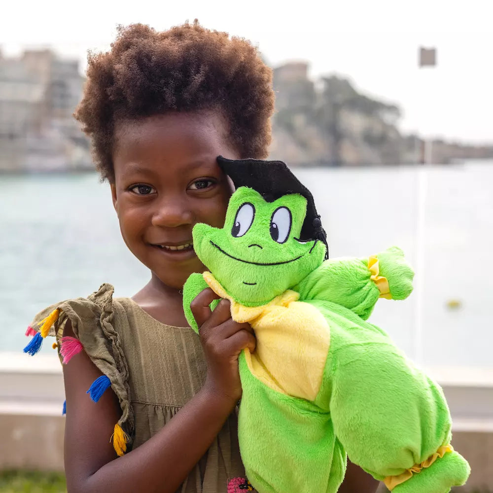 BYFT021200 Freds Green Frog Pillow Set of 01 B.webp