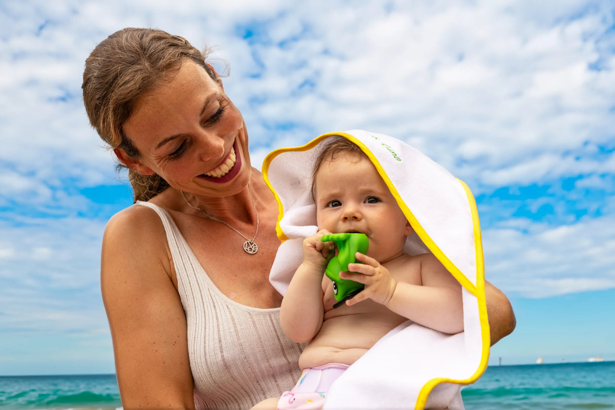 BYFT021204 Freds Gina Hooded Towel White Set of 01 B scaled.webp