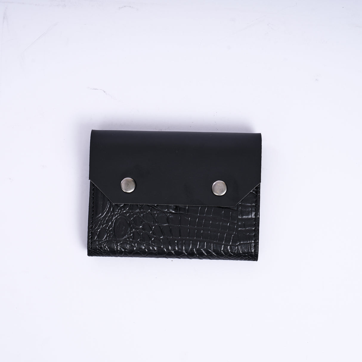 BYFT Croco Passport Case