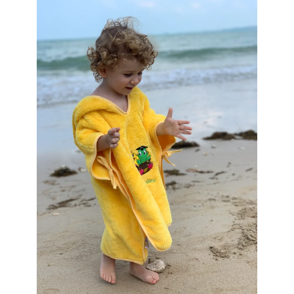 BYFT021071 Freds Poncho Gelb Yellow Set of 01 L.webp