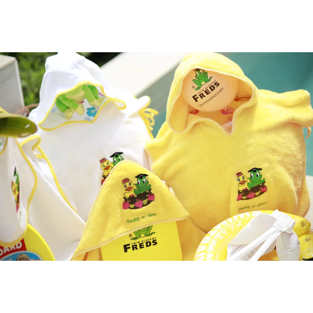 BYFT021071 Freds Poncho Gelb Yellow Set of 01 Q.webp