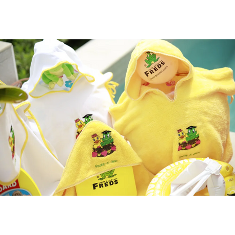 BYFT021071 Freds Poncho Gelb Yellow Set of 01 Q.webp
