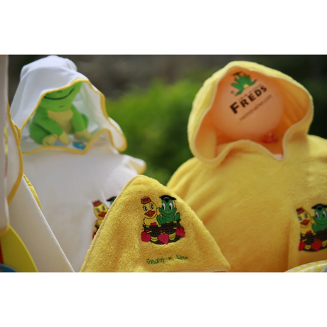 BYFT021071 Freds Poncho Gelb Yellow Set of 01 R.webp