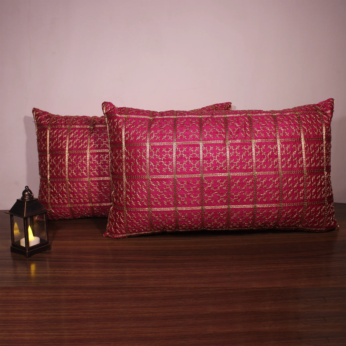 غطاء وسادة BYFT Orchard مقاس 12 × 20 بوصة (تصميم مربعات ذهبية - وردي فوشيا) غطاء وسادة مزخرف فاخر للأريكة والسرير وغرفة المعيشة - مجموعة من قطعتين