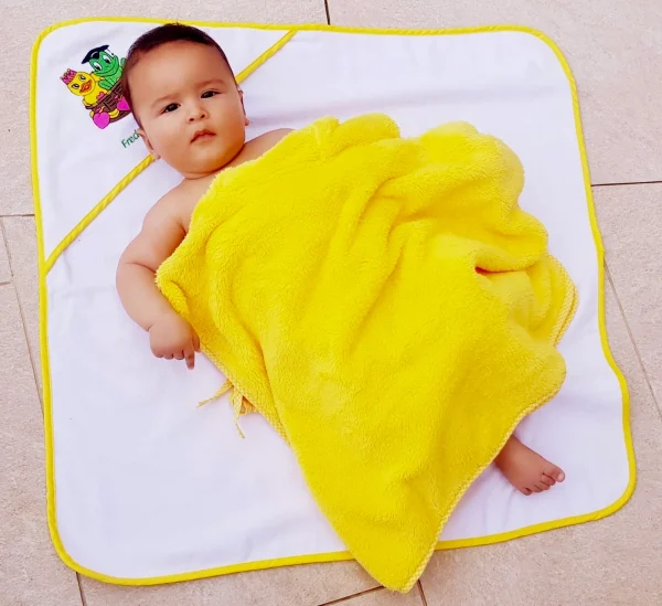 BYFT021205 Freds & Gina Hooded Towel Yellow Set of 01 A